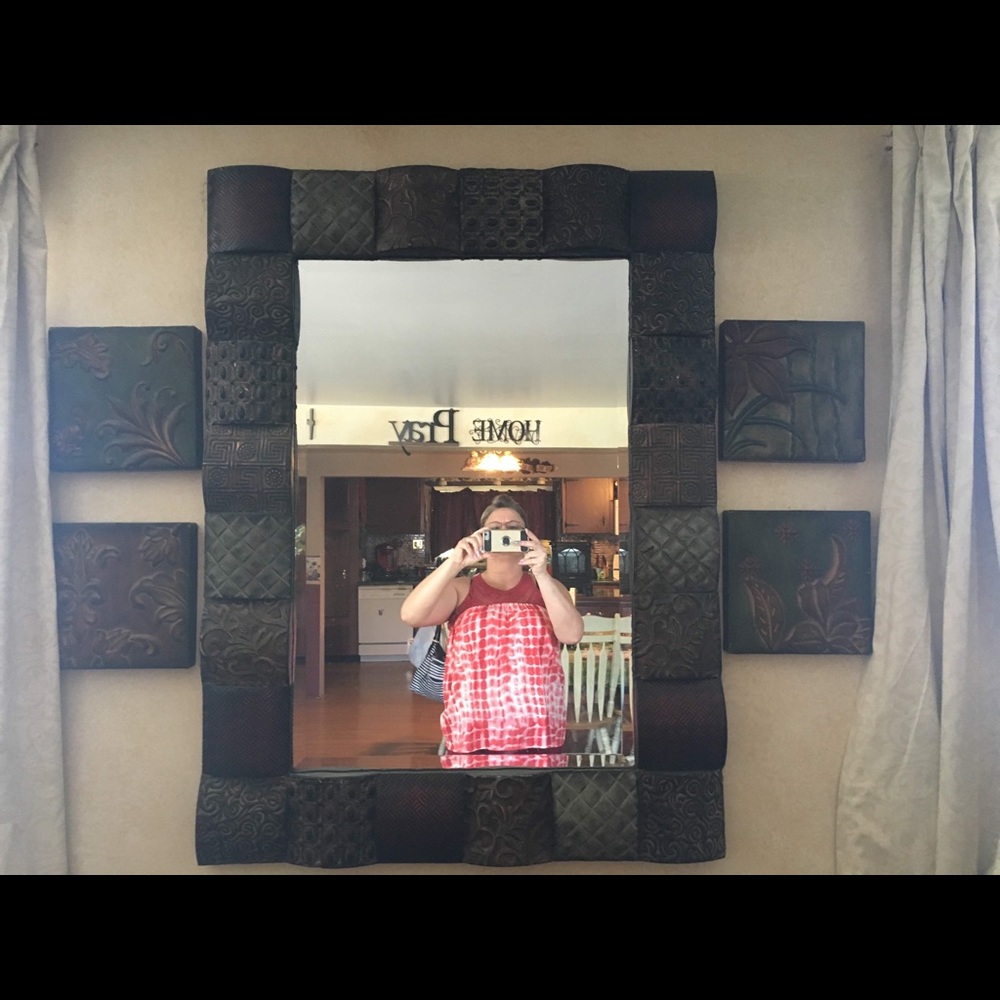Mirror decor.
